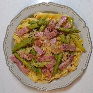 アスパラとベーコンのアンチョビガーリックパスタ